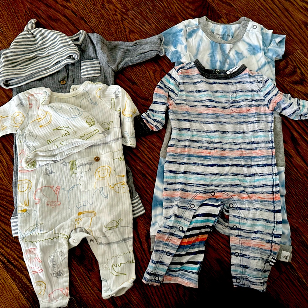 4 coveralls!  Two come with hats! 0-3 months